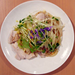 蒸し鶏の胡麻だれ