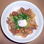 グリルチキンの温玉丼
