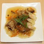 湯葉巻きと揚げ出し鶏のあんかけ
