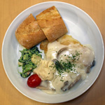 白身魚ムニエルクリームソースエビサラダ添え